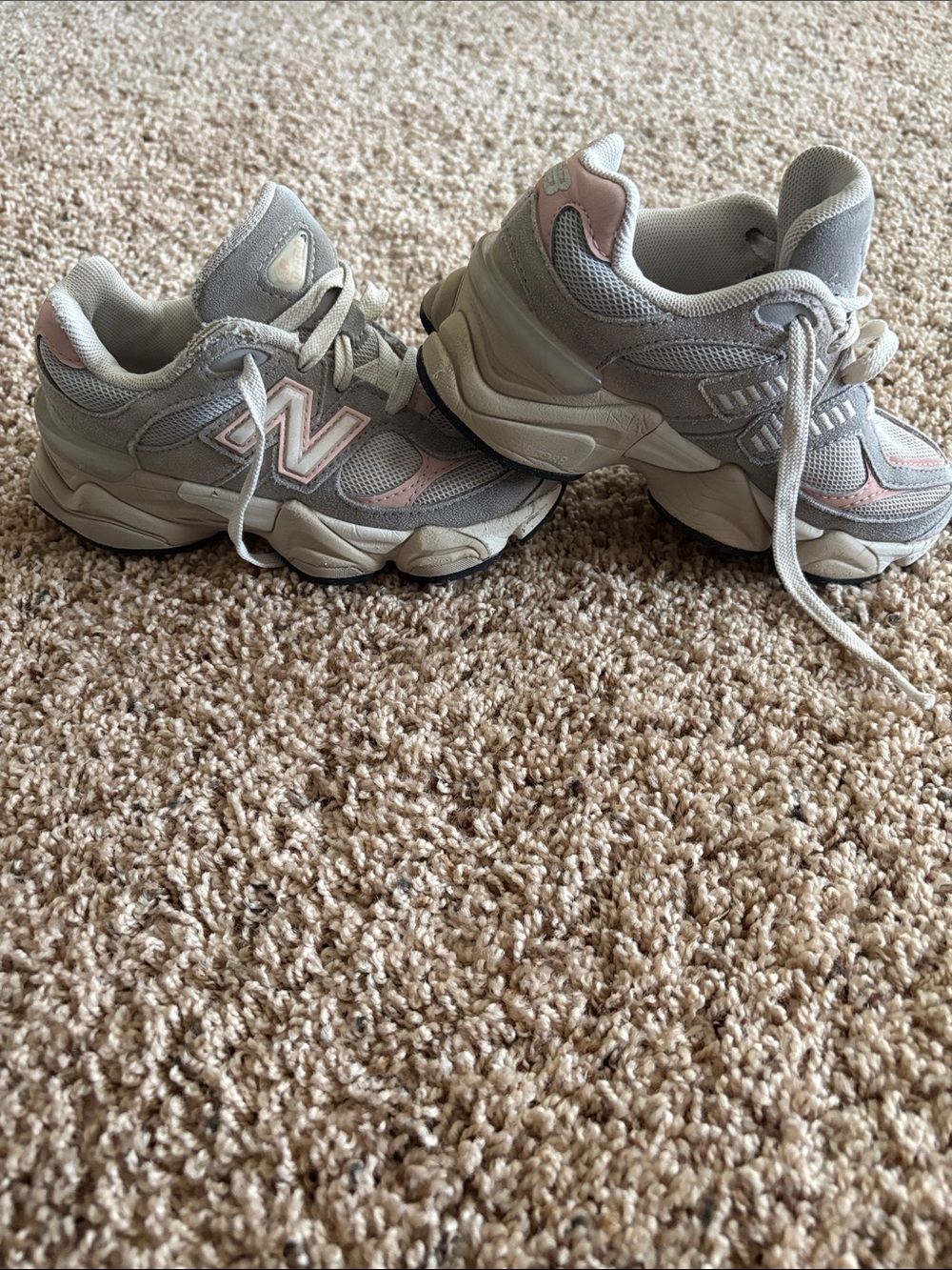 New Balance Kids Light Gray and Pale Pink Athletic Sneakers 9060 - Picture 2 of 5